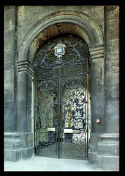 Poorten, bovenlichtpaneel en overkapping van het Clarendon Building, Oxford, c.1710